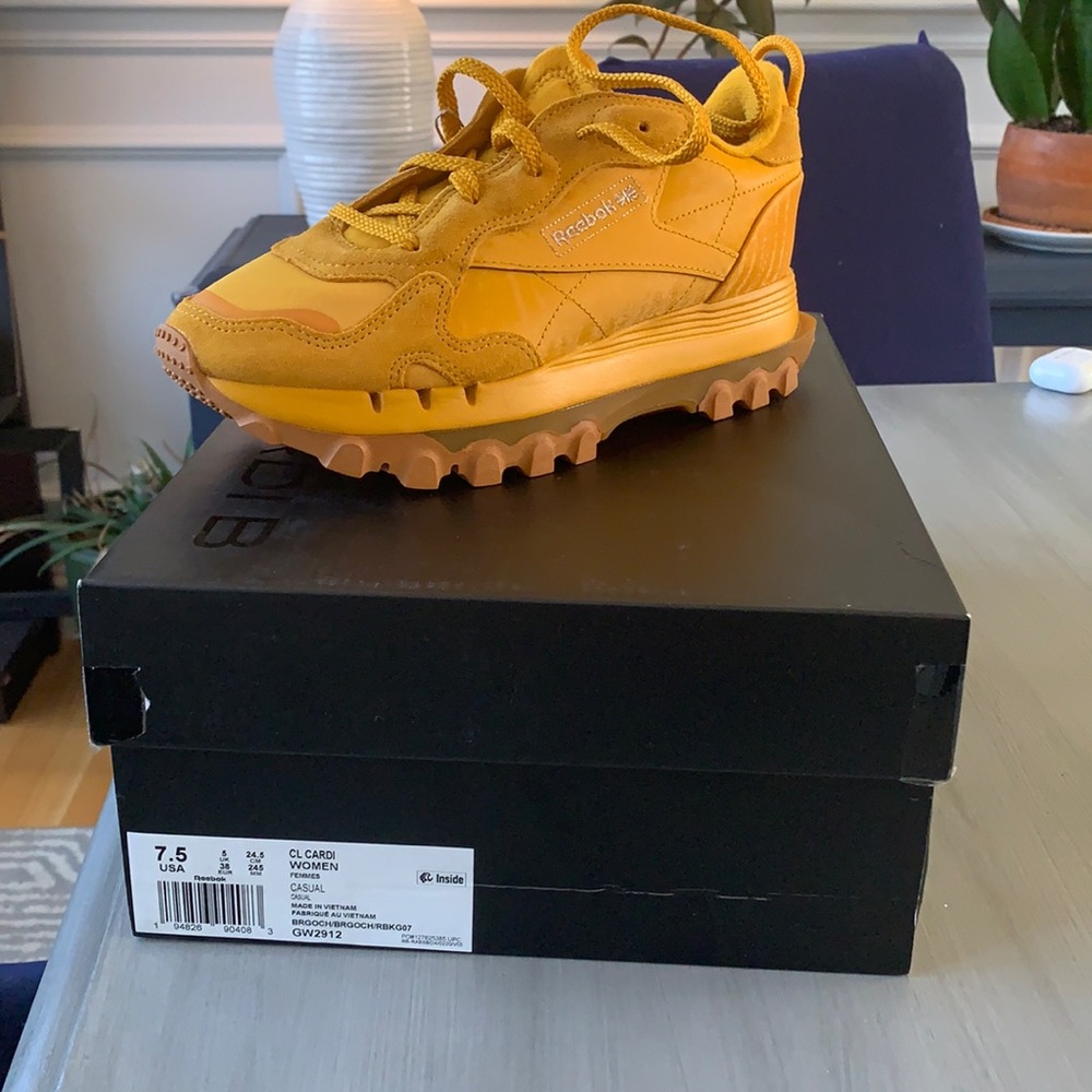 Cardi b reebok never worn brand new